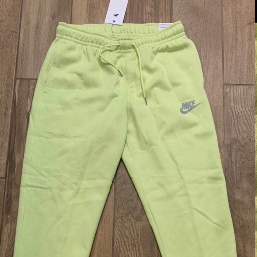 Nike cuffed NSW Joggers sweatpants in lime. NEW size Medium Cross-posted